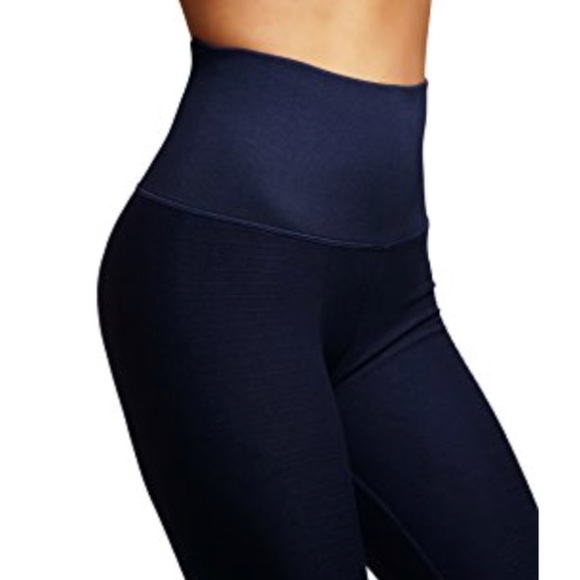 Performance Compression Leggings Capri Length - Picture 4 of 6